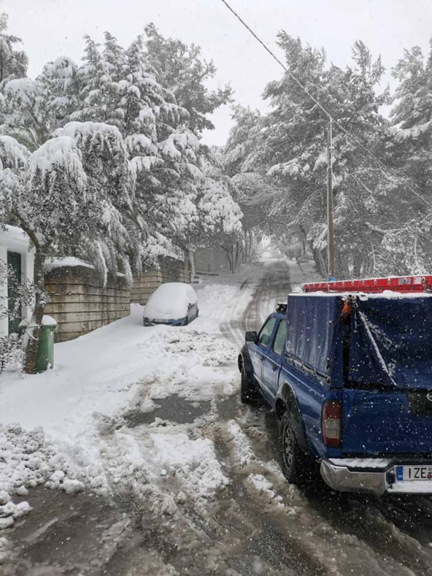 Καρέ-καρέ οι μάχες ενάντια στις διακοπές ρεύματος από τους εναερίτες της ΔΕΗ