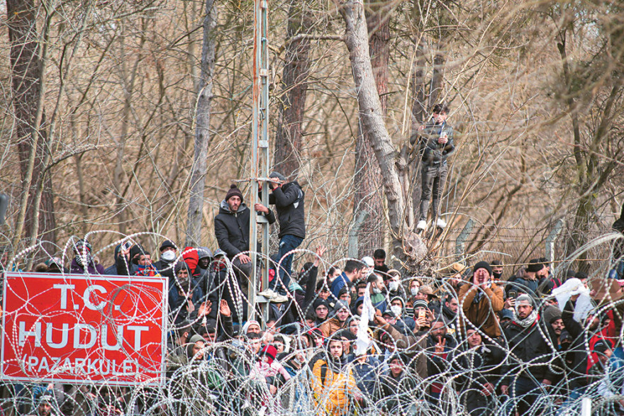 Έβρος: Εμείς τείχος, οι Τούρκοι drones με κωδικό «1453»