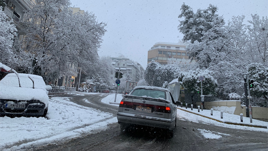 Κακοκαιρία «Μήδεια»: Στα... λευκά οι γειτονιές της Αθήνας - Δείτε βίντεο και φωτογραφίες