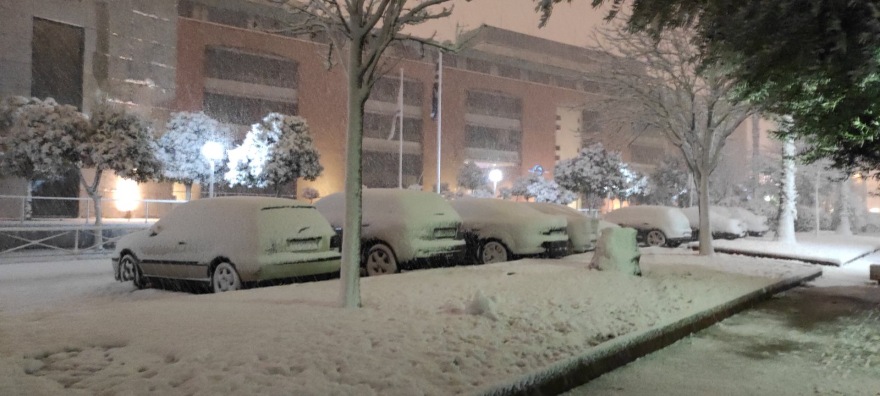 Κακοκαιρία «Μήδεια»: Στα... λευκά οι γειτονιές της Αθήνας - Δείτε βίντεο και φωτογραφίες