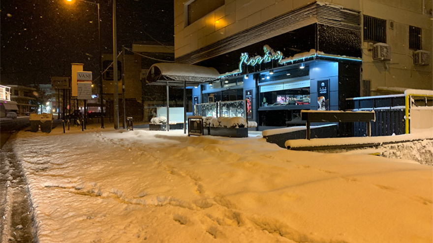 Κακοκαιρία «Μήδεια»: Στα... λευκά οι γειτονιές της Αθήνας - Δείτε βίντεο και φωτογραφίες