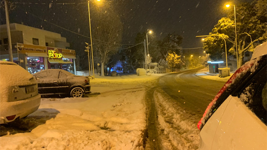 Κακοκαιρία «Μήδεια»: Στα... λευκά οι γειτονιές της Αθήνας - Δείτε βίντεο και φωτογραφίες