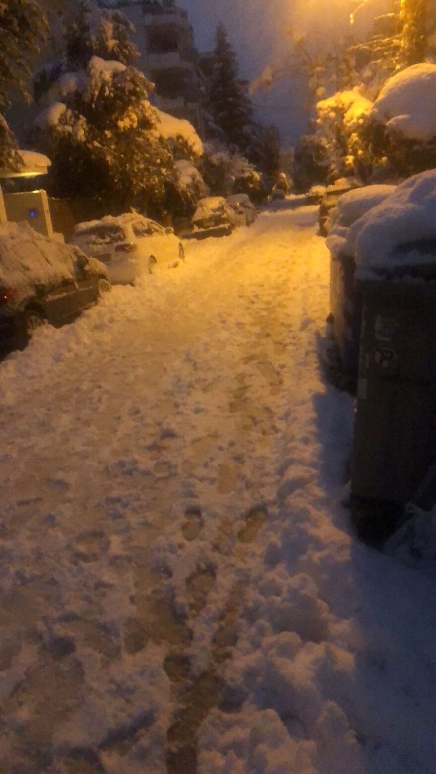 Κακοκαιρία «Μήδεια»: Δύσκολη νύχτα στην Αττική – Σε ποιες περιοχές θα συνεχίσει να χιονίζει 