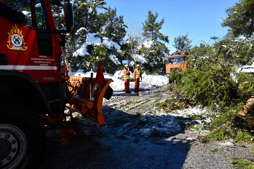 Κακοκαιρία «Μήδεια»: Ο στρατός συνδράμει τις προσπάθειες του ΔΕΔΔΗΕ στον Διόνυσο