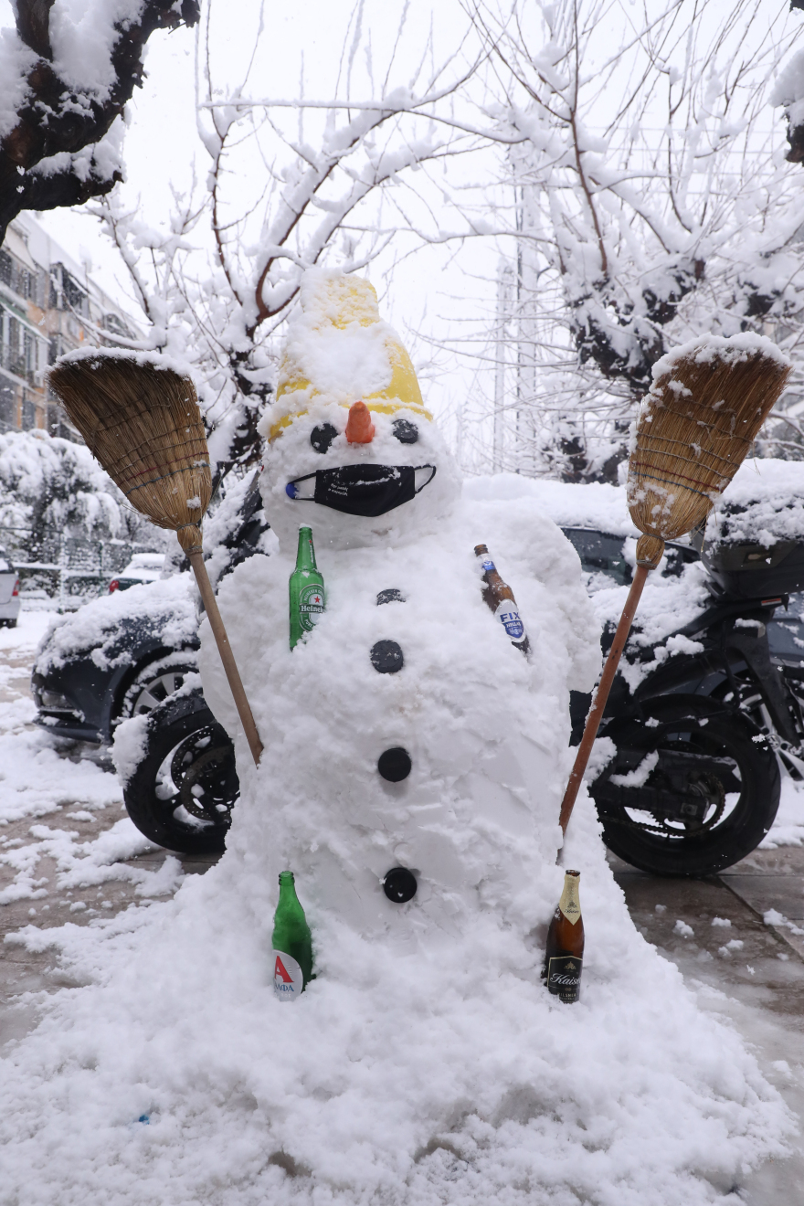 Κακοκαιρία Μηδεία: Δείτε τους καλύτερους και τους... πιο fail χιονανθρώπους της Αττικής (Φωτογραφίες)