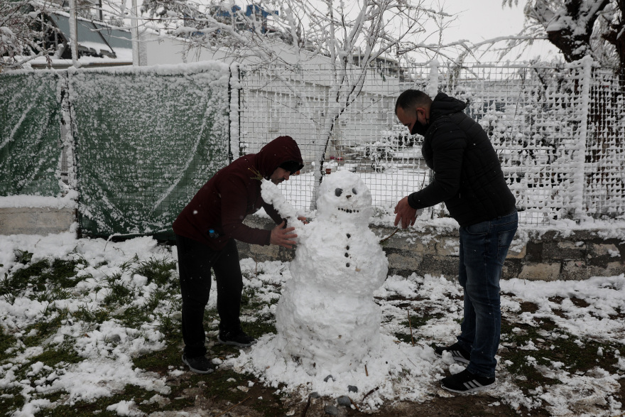 Κακοκαιρία Μηδεία: Δείτε τους καλύτερους και τους... πιο fail χιονανθρώπους της Αττικής (Φωτογραφίες)