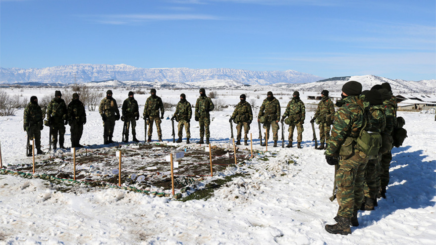 Εντυπωσιακές εικόνες από χειμερινή εκπαίδευση της Σχολής Ευελπίδων - Δείτε βίντεο