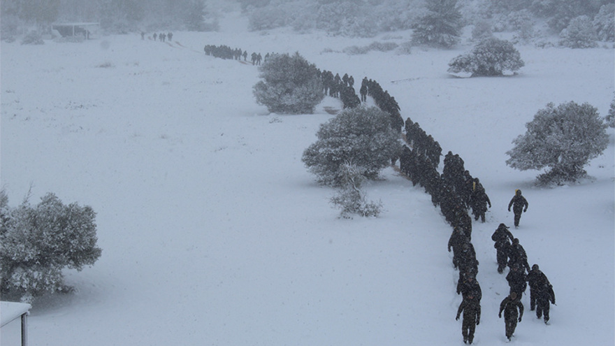 Εντυπωσιακές εικόνες από χειμερινή εκπαίδευση της Σχολής Ευελπίδων - Δείτε βίντεο