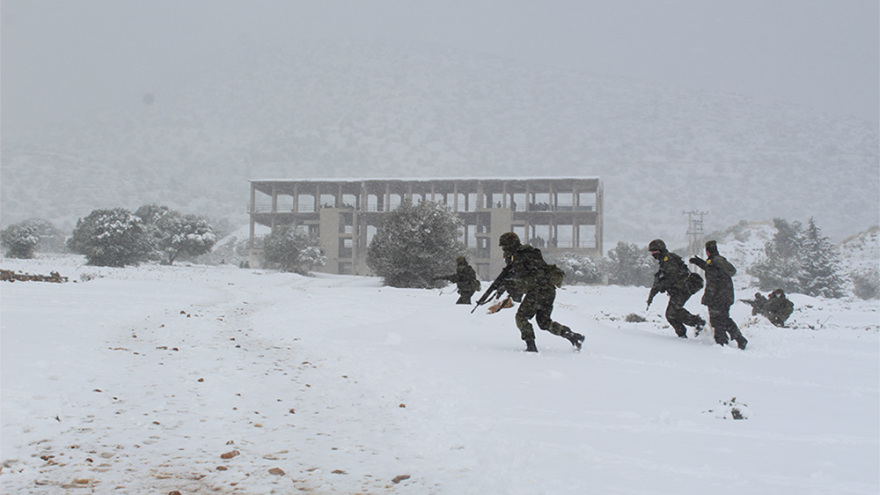 Εντυπωσιακές εικόνες από χειμερινή εκπαίδευση της Σχολής Ευελπίδων - Δείτε βίντεο