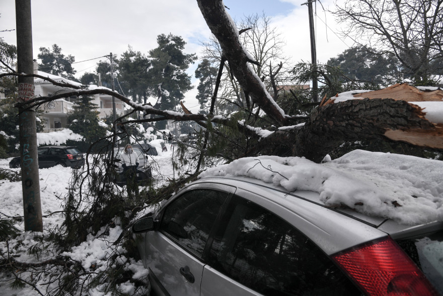 Κακοκαιρία «Μήδεια»: Στο σκοτάδι ακόμη τα βόρεια προάστια - Σε ποιες περιοχές δεν έχει ρεύμα