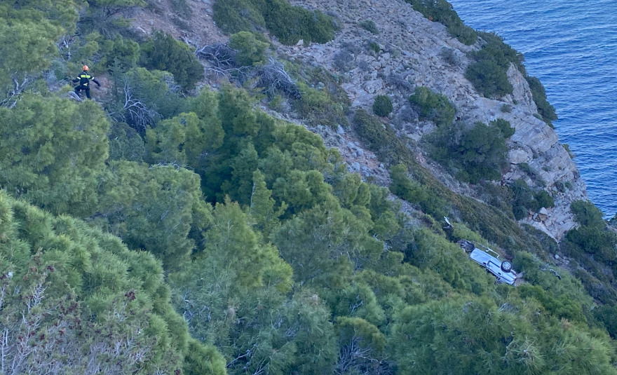 Κερατέα: Ανασύρθηκε νεκρός ο 24χρονος που έπεσε με το αυτοκίνητό του σε γκρεμό