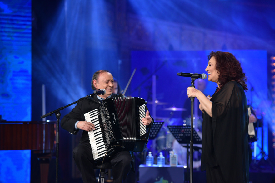 «Σπίτι με το MEGA»: Δείτε ένα μουσικό απόσπασμα από την αυριανή εμφάνιση της Ελένης Βιτάλη 