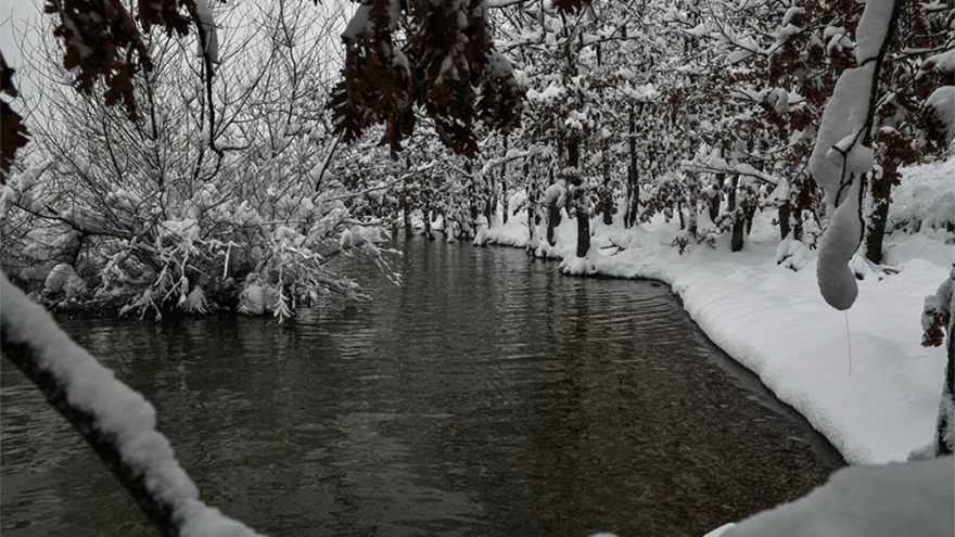 Η λίμνη Πλαστήρα χιονισμένη! - Δείτε εντυπωσιακές εικόνες