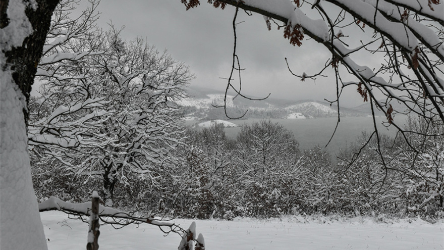 Η λίμνη Πλαστήρα χιονισμένη! - Δείτε εντυπωσιακές εικόνες