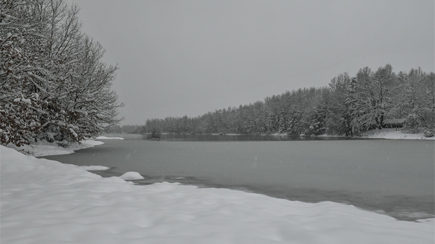 Η λίμνη Πλαστήρα χιονισμένη! - Δείτε εντυπωσιακές εικόνες
