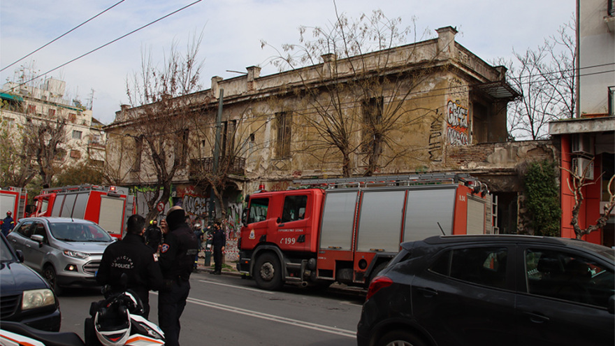 Κατέρρευσε νεοκλασικό κτίριο στην Πατησίων  - Εντοπίστηκε σώος άνδρας στο εσωτερικό 
