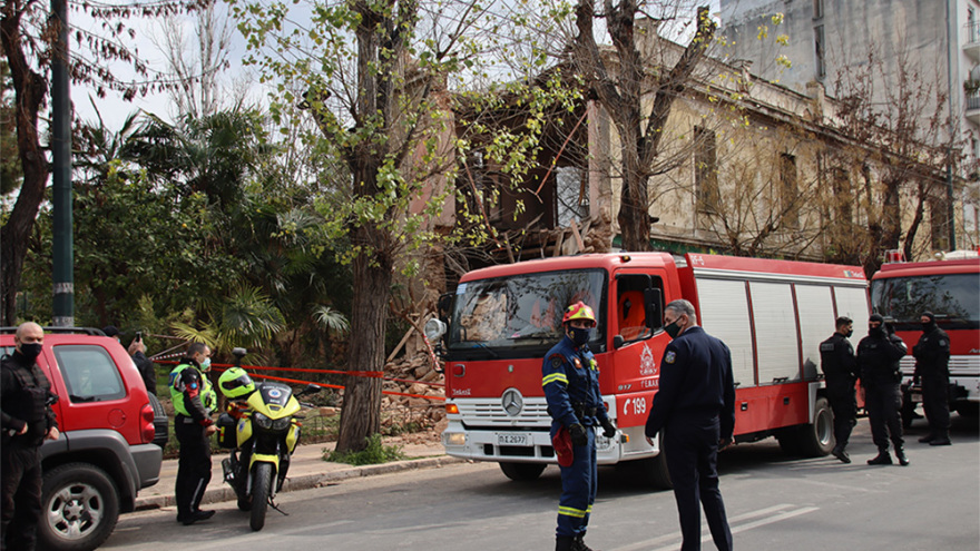 Κατέρρευσε νεοκλασικό κτίριο στην Πατησίων  - Εντοπίστηκε σώος άνδρας στο εσωτερικό 