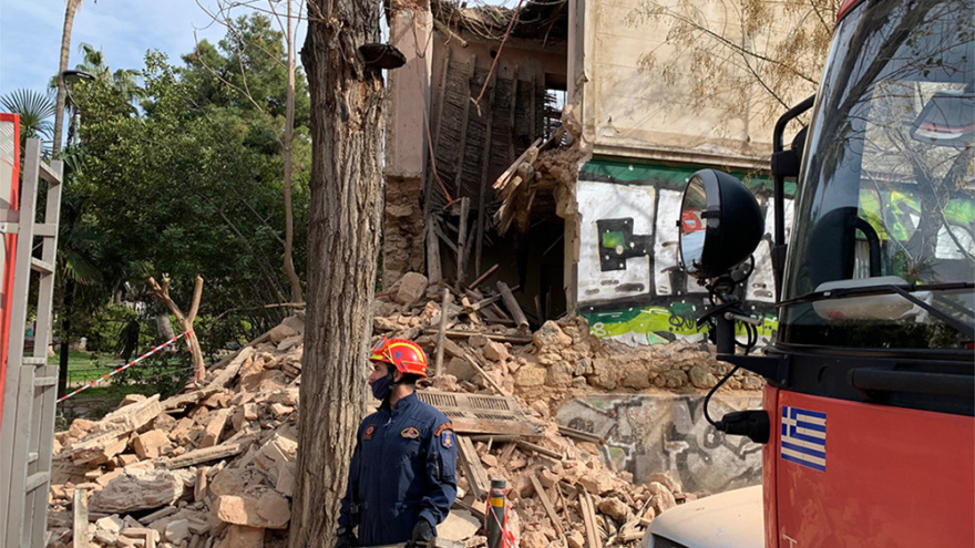 Κατέρρευσε νεοκλασικό κτίριο στην Πατησίων  - Εντοπίστηκε σώος άνδρας στο εσωτερικό 