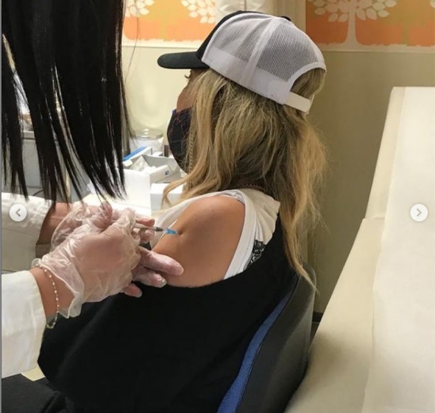 Άννα Βίσση: Εμβολιάστηκε για τον κορωνοϊό και το διασκέδασε