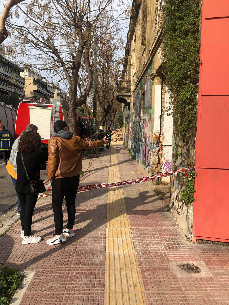 Κατέρρευσε νεοκλασικό κτίριο στην Πατησίων  - Εντοπίστηκε σώος άνδρας στο εσωτερικό 