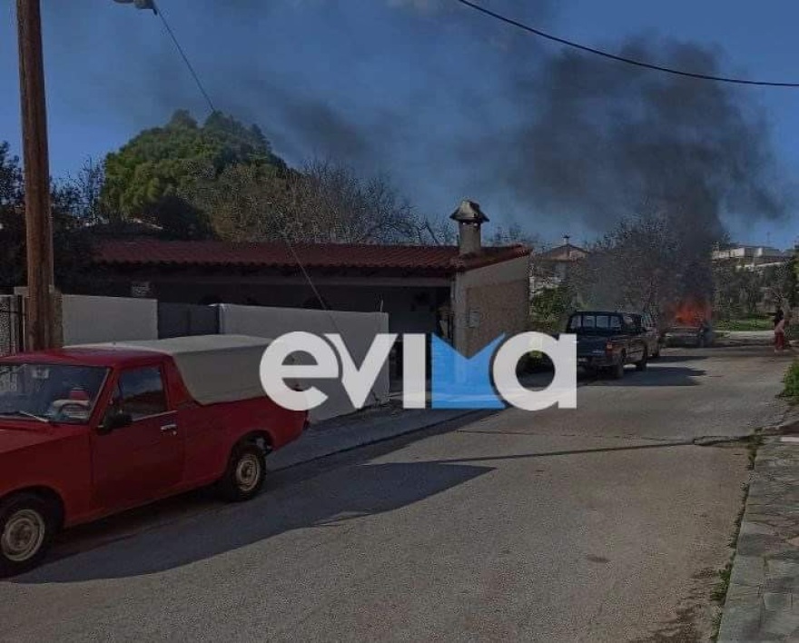 Εύβοια: Φωτιά σε αυτοκίνητο στον Κάραβο Αλιβερίου - Δείτε φωτογραφίες