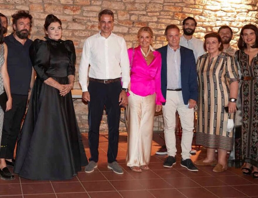 Πώς «εξαφανίσθηκε» η Κονιόρδου από φωτογραφία με Μητσοτάκη- Λιγνάδη