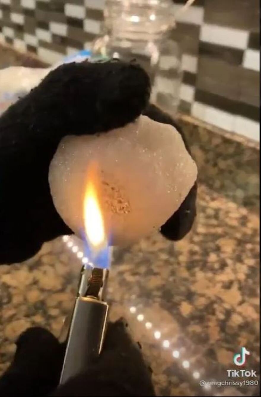 Συνωμοσιολόγοι στο Τέξας: Ψεύτικο το χιόνι - Το έστειλε ο Μπιλ Γκέιτς!