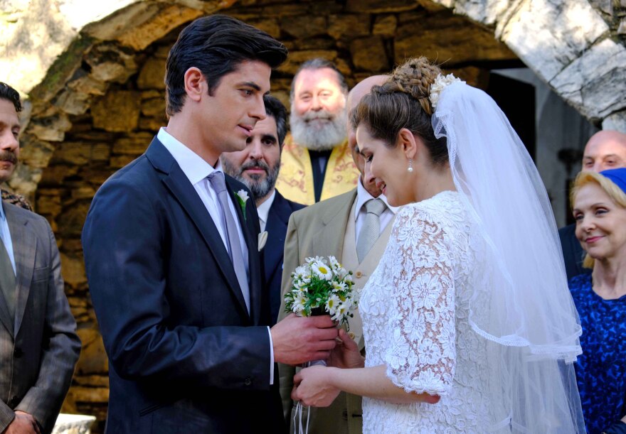 Άγριες Μέλισσες - Νέα επεισόδια: Ελένη και Λάμπρος επιτέλους παντρεύονται