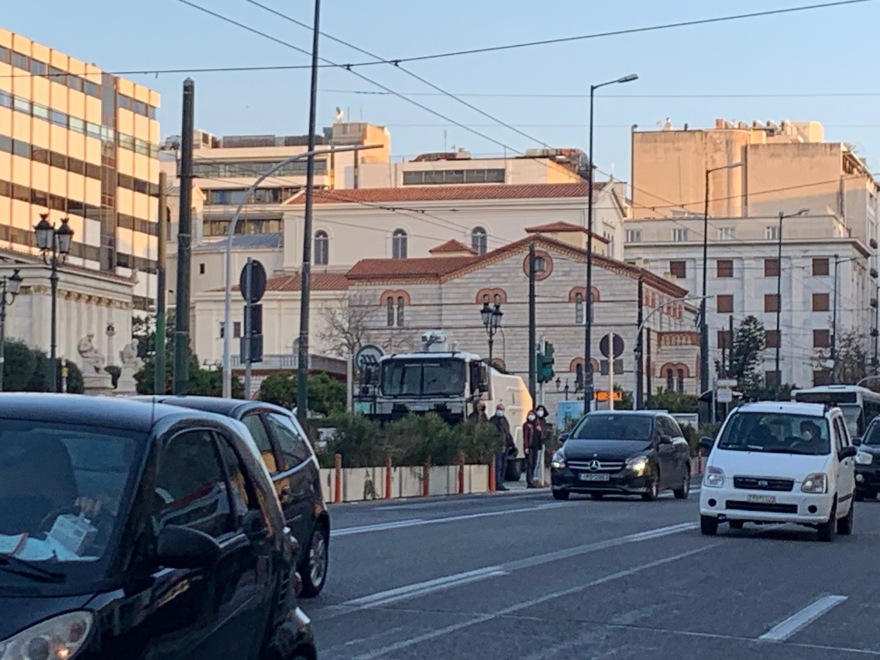 Δείτε βίντεο: Επεισόδια και προσαγωγές στο κέντρο της Αθήνας, στην πορεία για τον Δημήτρη Κουφοντίνα