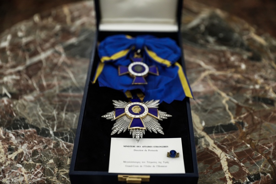 Σακελλαροπούλου: Παρασημοφόρησε τον εφοπλιστή Ι. Τσούνη με τον Μεγαλόσταυρο του Τάγματος της Τιμής