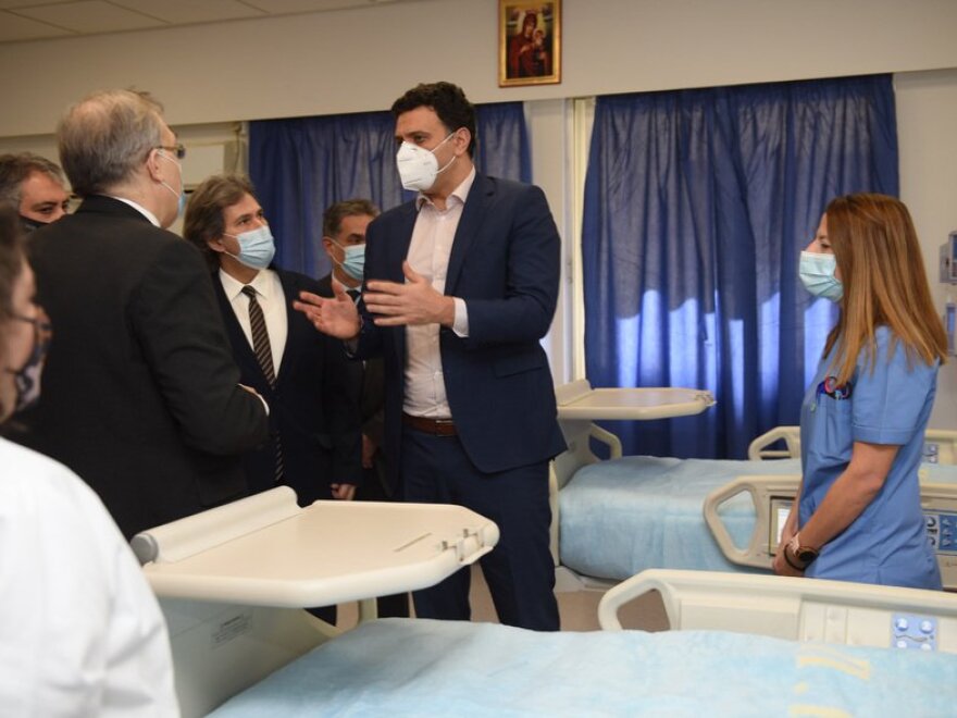 Κορωνοϊός - Κικίλιας από Πάτρα: Έχουμε φτάσει στους 790.000 εμβολιασμούς και συνεχίζουμε