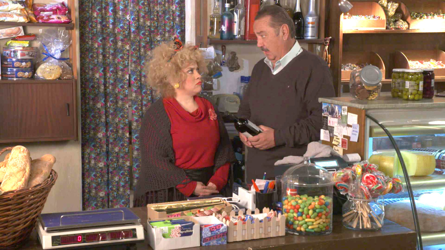 ΕΡΤ:  «Χαιρέτα μου τον Πλάτανο» Spoiler – O νεοφερμένος Μένιος αποκαλύπτει το «μεγάλο μυστικό» του χωριού