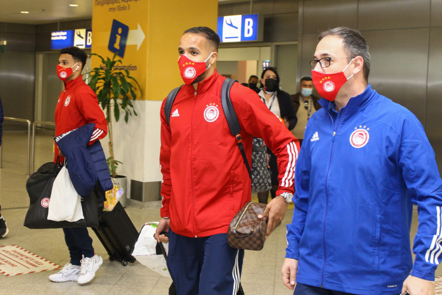 «Πάτησε» Ελλάδα ο Ολυμπιακός: Παίκτες και Μαρτίνς έμαθαν την κλήρωση με Άρσεναλ στο αεροπλάνο