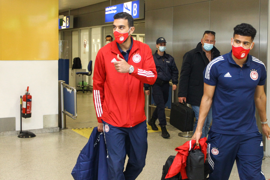 «Πάτησε» Ελλάδα ο Ολυμπιακός: Παίκτες και Μαρτίνς έμαθαν την κλήρωση με Άρσεναλ στο αεροπλάνο