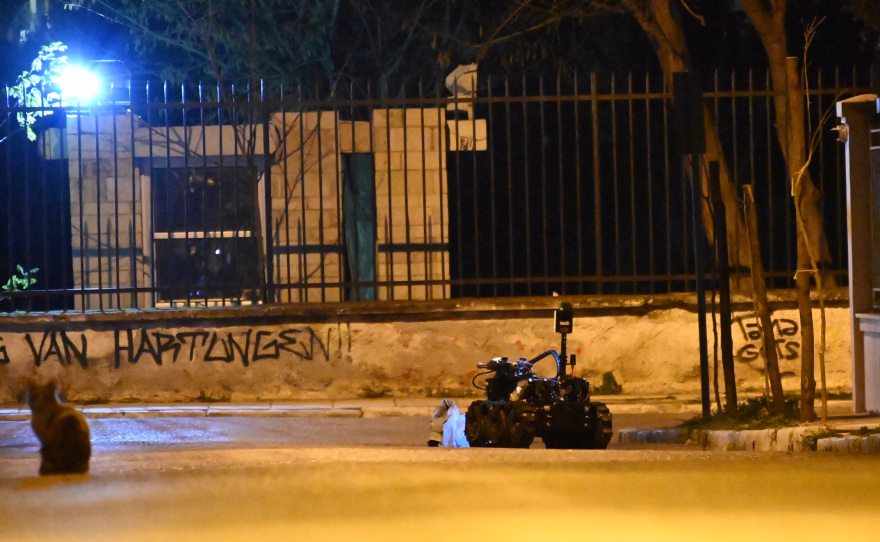 Επίθεση με γκαζάκια κοντά στο Ίδρυμα Μητσοτάκη στο Θησείο