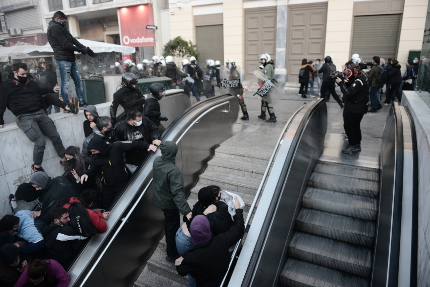 Χημικά στη νέα συγκέντρωση για τον Κουφοντίνα στο κέντρο της Αθήνας