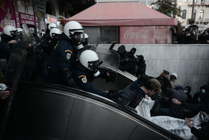 Χημικά στη νέα συγκέντρωση για τον Κουφοντίνα στο κέντρο της Αθήνας
