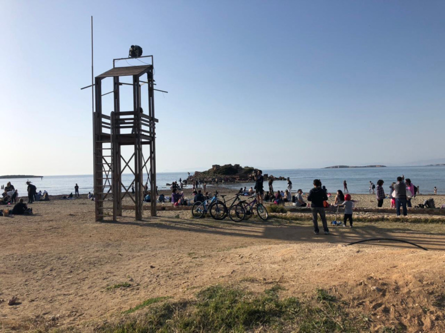 Θύμισε καλοκαίρι η παραλία στο Καβούρι - Δείτε βίντεο και φωτογραφίες