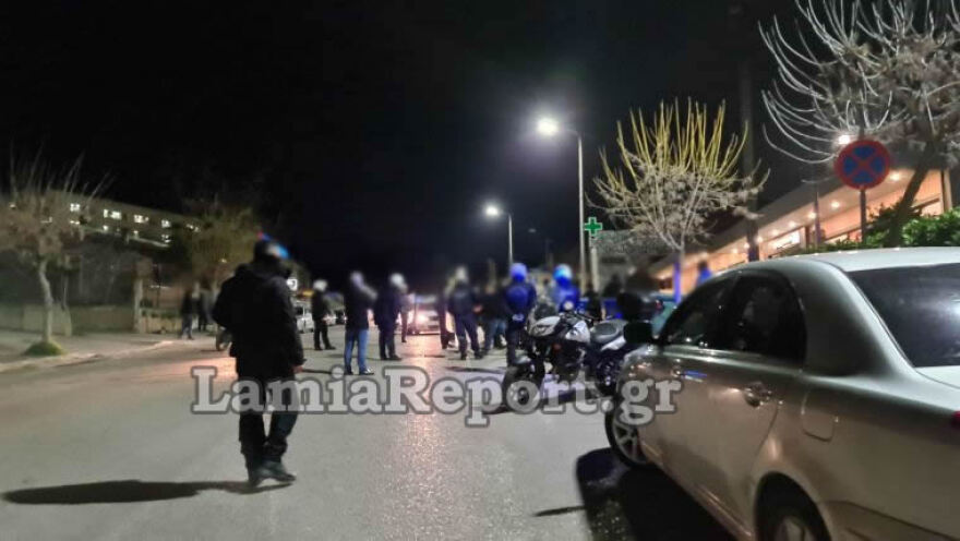 Δημήτρης Κουφοντίνας: Προσαγωγές αντιεξουσιαστών έξω από το νοσοκομείο Λαμίας