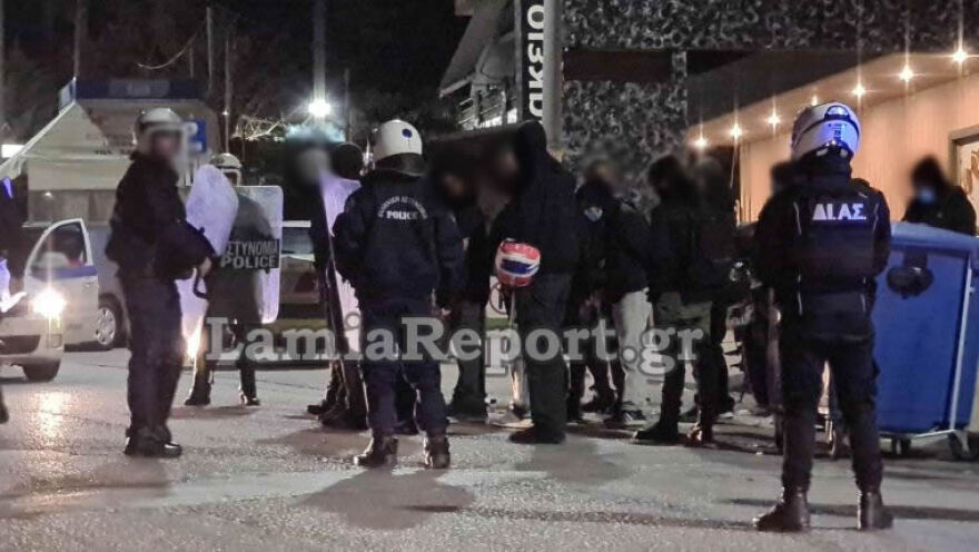 Δημήτρης Κουφοντίνας: Προσαγωγές αντιεξουσιαστών έξω από το νοσοκομείο Λαμίας