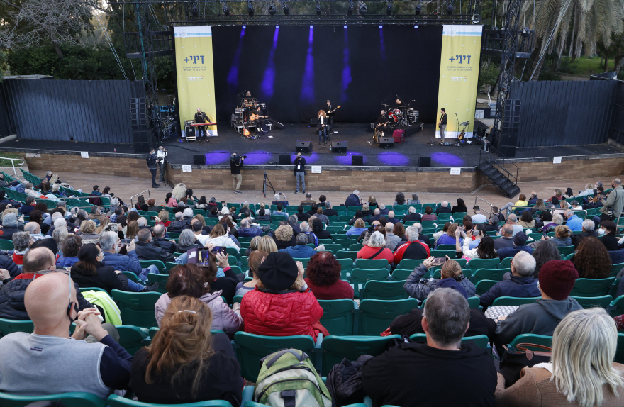 Κορωνοϊός: Καλοκαίρι με οικογένειες, φίλους και ανοιχτή εστίαση προβλέπουν Αμερικανοί ειδικοί - Οι μάσκες και οι μεταλλάξεις