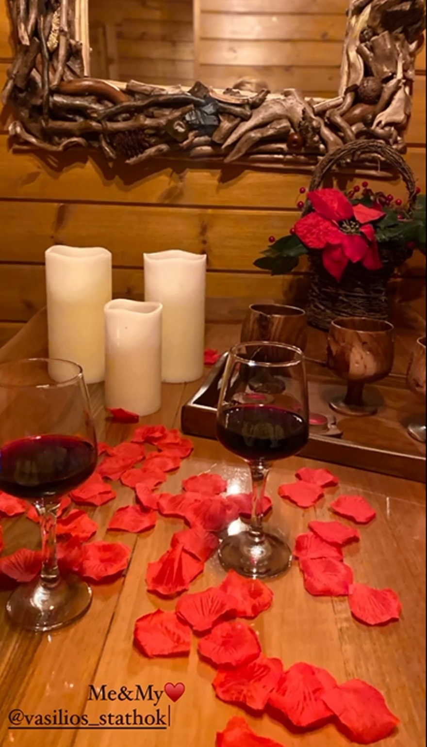 Κωνσταντίνα Σπυροπούλου & Βασίλης Σταθοκωστόπουλος: Ρομαντική βραδιά σε δωμάτιο στρωμένο με ροδοπέταλα