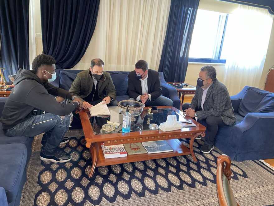 Αλέξανδρος Αντετοκούνμπο: Και ο... μικρός της οικογένειας ζητά την ελληνική ιθαγένεια