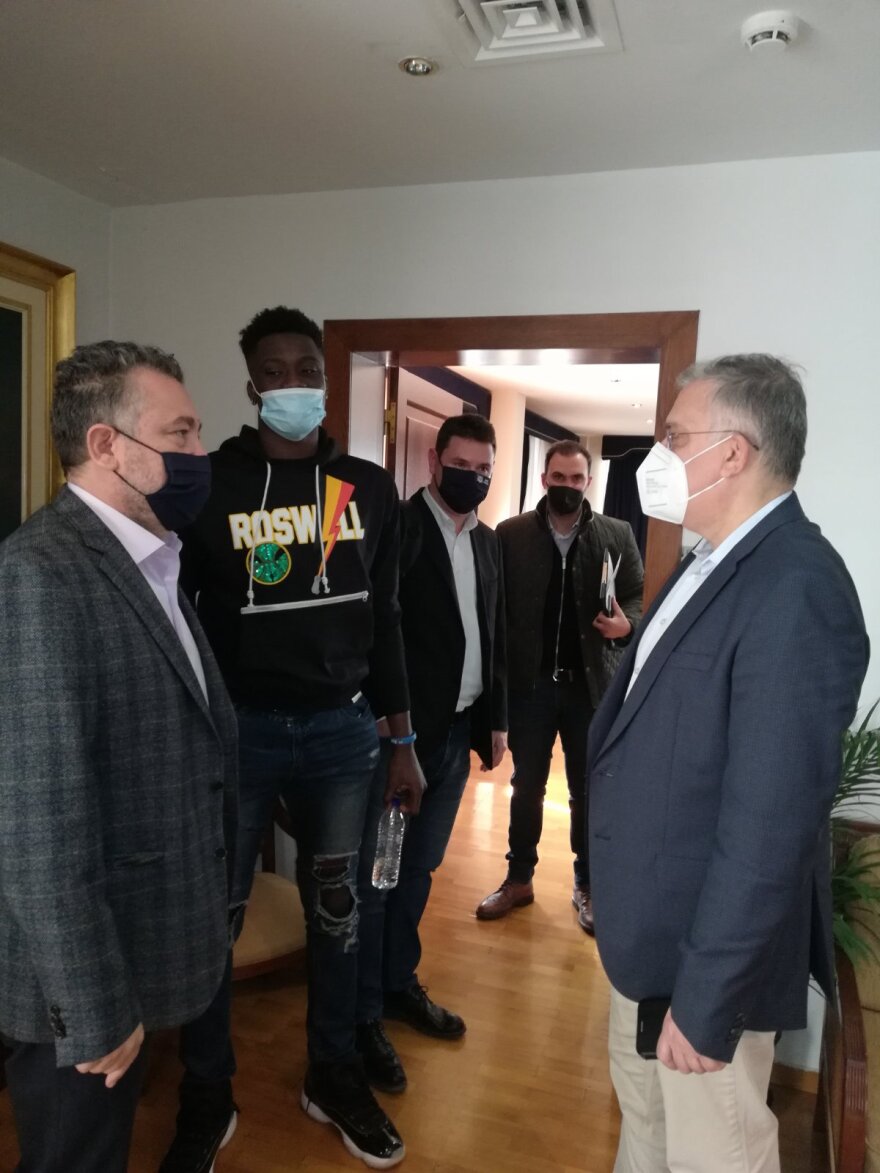 Αλέξανδρος Αντετοκούνμπο: Και ο... μικρός της οικογένειας ζητά την ελληνική ιθαγένεια