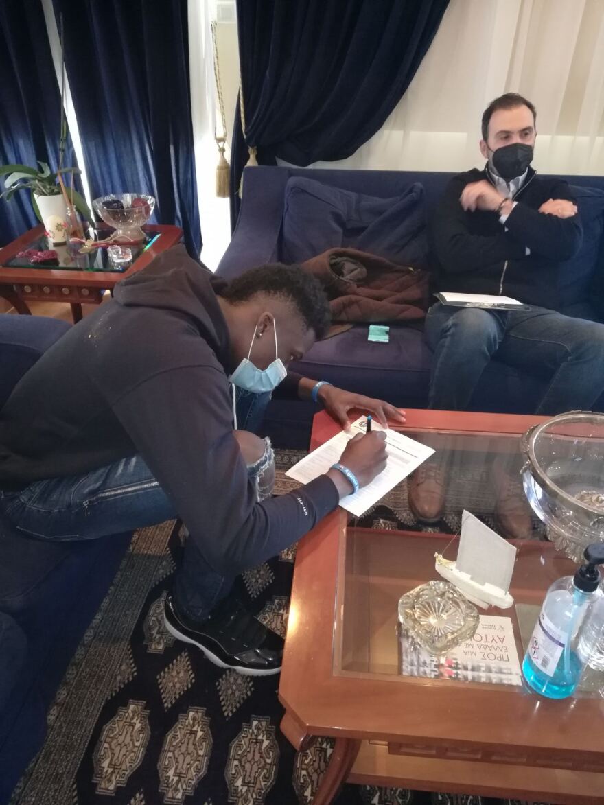 Αλέξανδρος Αντετοκούνμπο: Και ο... μικρός της οικογένειας ζητά την ελληνική ιθαγένεια