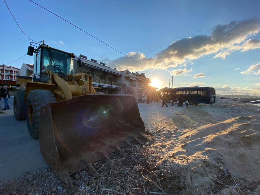 Χαλκιδική: Εξαφανίζουν παραλία στη Νικήτη - Στον δρόμο οι κάτοικοι