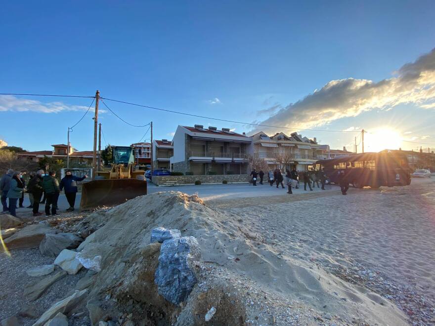 Χαλκιδική: Εξαφανίζουν παραλία στη Νικήτη - Στον δρόμο οι κάτοικοι