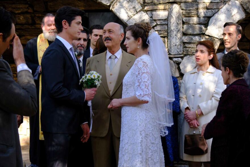 Άγριες Μέλισσες: Η φωτογραφία της Ελένης πριν το γάμο