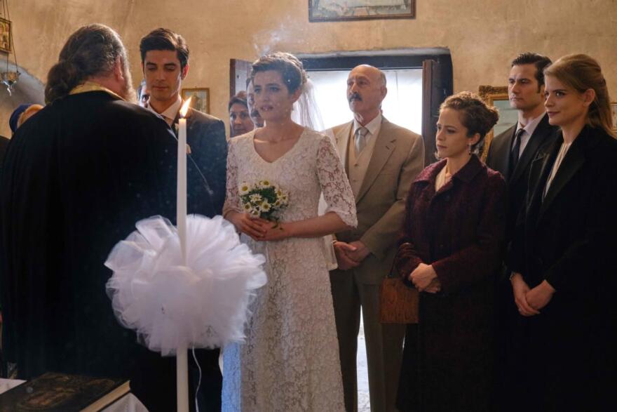 Άγριες Μέλισσες: Η φωτογραφία της Ελένης πριν το γάμο