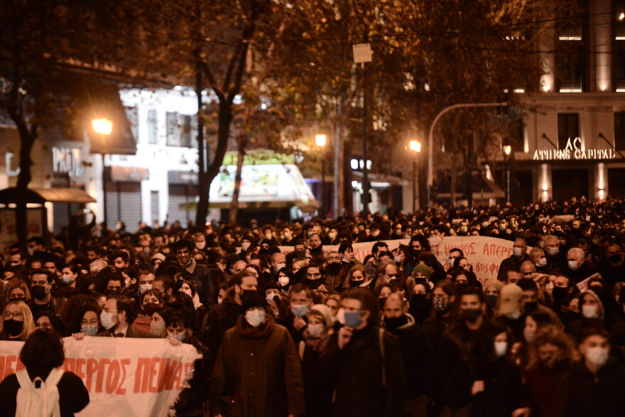 Ολοκληρώθηκε η πορεία για τον Κουφοντίνα - Άνοιξαν και πάλι οι δρόμοι στο κέντρο της Αθήνας
